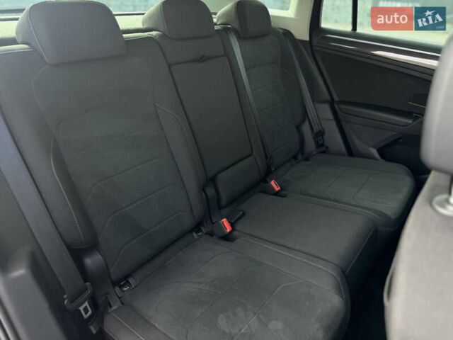 Серый Фольксваген Тигуан, объемом двигателя 1.97 л и пробегом 199 тыс. км за 31999 $, фото 42 на Automoto.ua