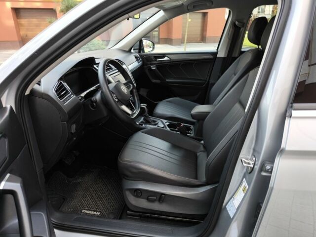 Серый Фольксваген Тигуан, объемом двигателя 2 л и пробегом 239 тыс. км за 20500 $, фото 4 на Automoto.ua