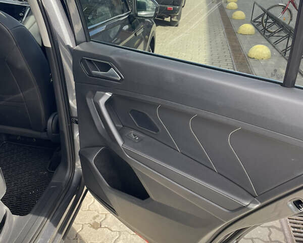 Серый Фольксваген Тигуан, объемом двигателя 1.98 л и пробегом 81 тыс. км за 24700 $, фото 27 на Automoto.ua