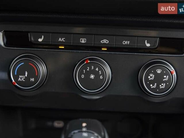 Сірий Фольксваген Тігуан, об'ємом двигуна 2 л та пробігом 2 тис. км за 24200 $, фото 33 на Automoto.ua