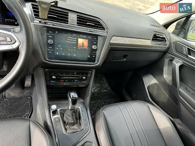 Серый Фольксваген Тигуан, объемом двигателя 1.98 л и пробегом 38 тыс. км за 25000 $, фото 7 на Automoto.ua