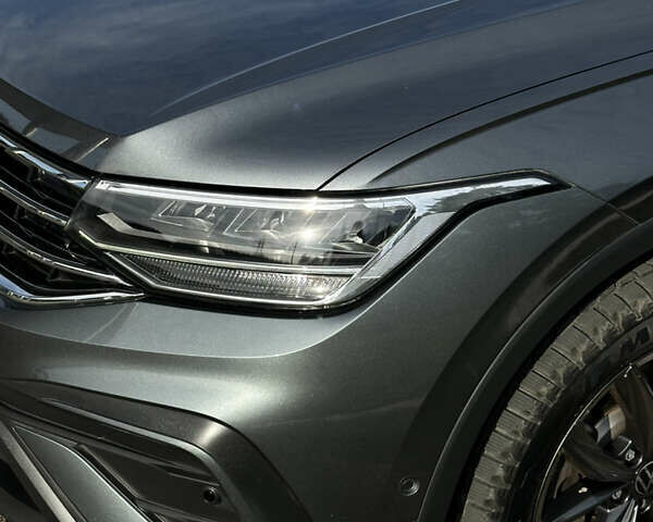 Серый Фольксваген Тигуан, объемом двигателя 1.97 л и пробегом 199 тыс. км за 32500 $, фото 4 на Automoto.ua