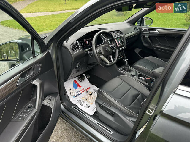 Сірий Фольксваген Тігуан, об'ємом двигуна 2 л та пробігом 21 тис. км за 29999 $, фото 37 на Automoto.ua