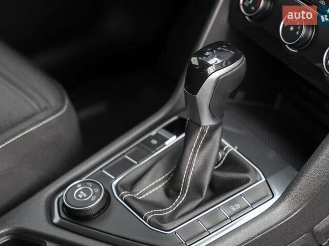 Сірий Фольксваген Тігуан, об'ємом двигуна 2 л та пробігом 2 тис. км за 24200 $, фото 38 на Automoto.ua