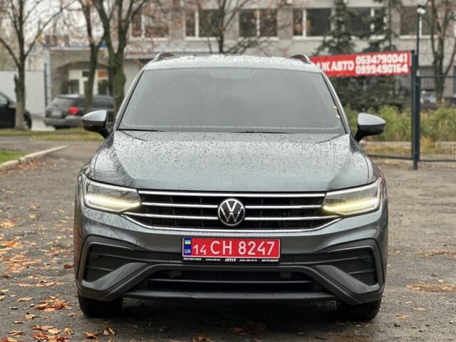 Серый Фольксваген Тигуан, объемом двигателя 2 л и пробегом 95 тыс. км за 22999 $, фото 1 на Automoto.ua