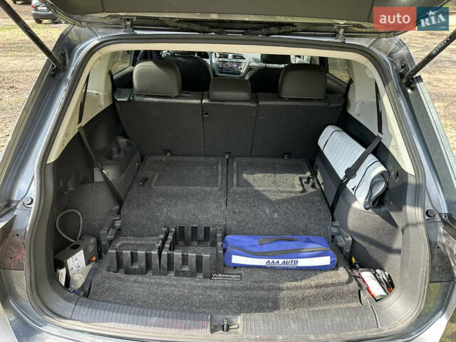 Серый Фольксваген Тигуан, объемом двигателя 1.98 л и пробегом 38 тыс. км за 25000 $, фото 9 на Automoto.ua
