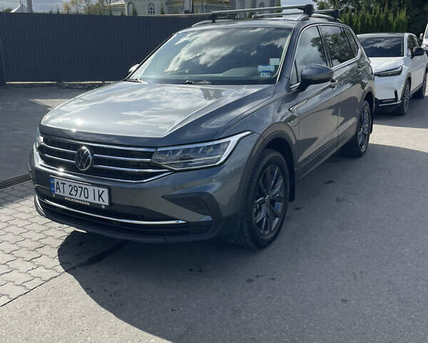 Серый Фольксваген Тигуан, объемом двигателя 1.98 л и пробегом 81 тыс. км за 24700 $, фото 1 на Automoto.ua