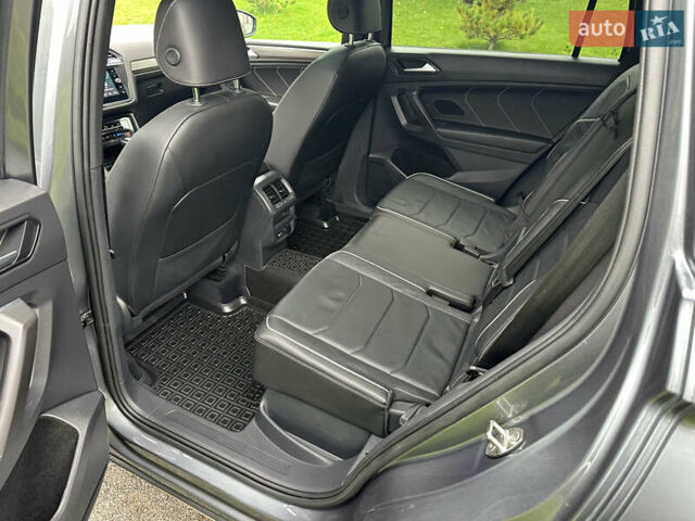 Сірий Фольксваген Тігуан, об'ємом двигуна 2 л та пробігом 21 тис. км за 29999 $, фото 52 на Automoto.ua