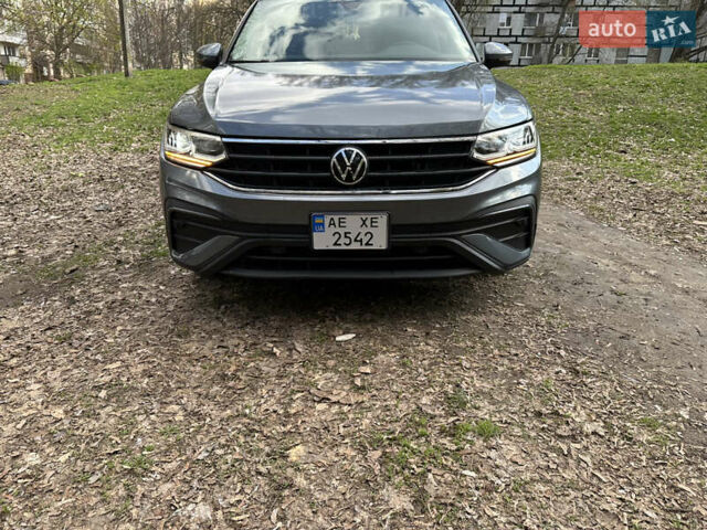 Серый Фольксваген Тигуан, объемом двигателя 1.98 л и пробегом 38 тыс. км за 25000 $, фото 10 на Automoto.ua