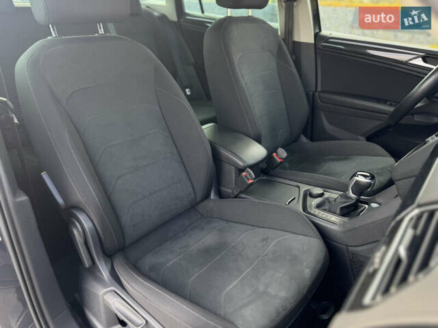 Серый Фольксваген Тигуан, объемом двигателя 1.97 л и пробегом 199 тыс. км за 32000 $, фото 38 на Automoto.ua