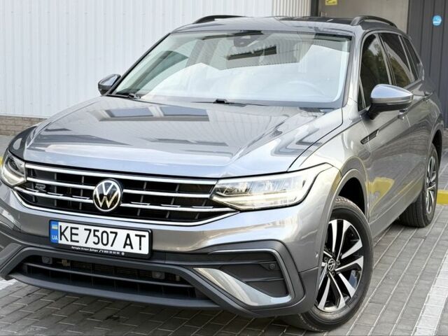 Серый Фольксваген Тигуан, объемом двигателя 2 л и пробегом 55 тыс. км за 21300 $, фото 2 на Automoto.ua