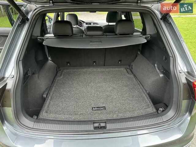 Сірий Фольксваген Тігуан, об'ємом двигуна 2 л та пробігом 21 тис. км за 29999 $, фото 55 на Automoto.ua