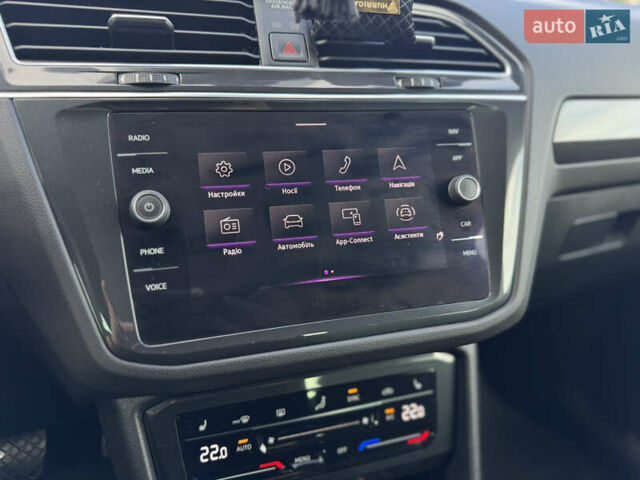 Серый Фольксваген Тигуан, объемом двигателя 1.97 л и пробегом 199 тыс. км за 32000 $, фото 63 на Automoto.ua