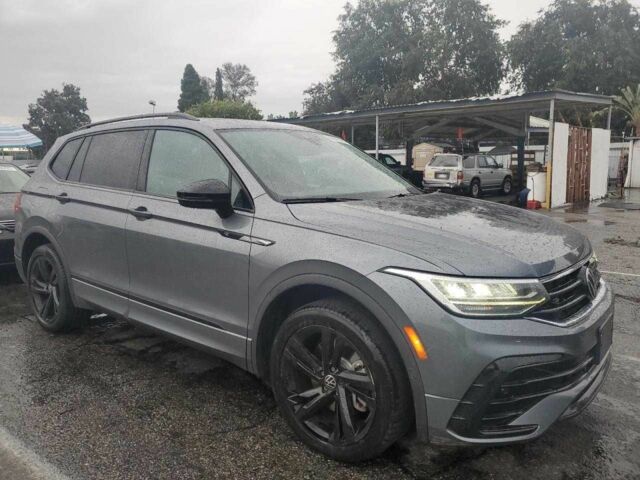 Серый Фольксваген Тигуан, объемом двигателя 2 л и пробегом 144 тыс. км за 8600 $, фото 3 на Automoto.ua