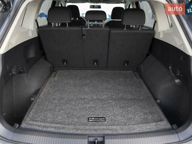 Сірий Фольксваген Тігуан, об'ємом двигуна 2 л та пробігом 2 тис. км за 24200 $, фото 46 на Automoto.ua