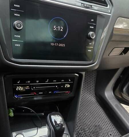 Серый Фольксваген Тигуан, объемом двигателя 1.98 л и пробегом 106 тыс. км за 23000 $, фото 21 на Automoto.ua