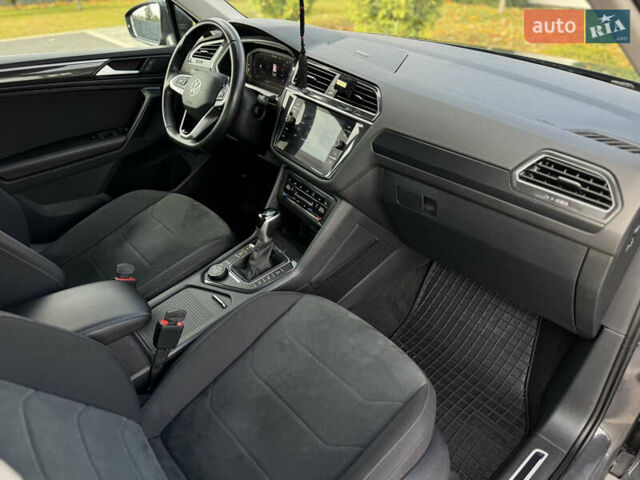 Серый Фольксваген Тигуан, объемом двигателя 1.97 л и пробегом 199 тыс. км за 32000 $, фото 37 на Automoto.ua