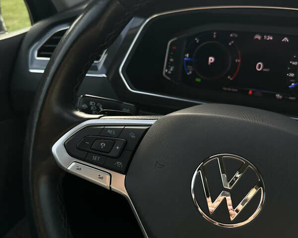 Серый Фольксваген Тигуан, объемом двигателя 1.97 л и пробегом 199 тыс. км за 32500 $, фото 25 на Automoto.ua