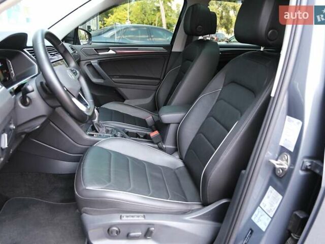 Сірий Фольксваген Тігуан, об'ємом двигуна 1.97 л та пробігом 14 тис. км за 41000 $, фото 6 на Automoto.ua