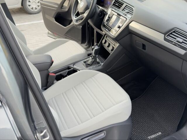 Серый Фольксваген Тигуан, объемом двигателя 2 л и пробегом 55 тыс. км за 21300 $, фото 13 на Automoto.ua