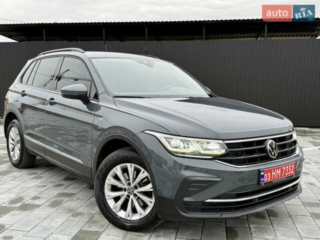 Серый Фольксваген Тигуан, объемом двигателя 1.97 л и пробегом 158 тыс. км за 28999 $, фото 1 на Automoto.ua