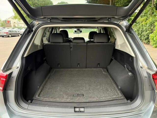 Сірий Фольксваген Тігуан, об'ємом двигуна 2 л та пробігом 27 тис. км за 11900 $, фото 12 на Automoto.ua