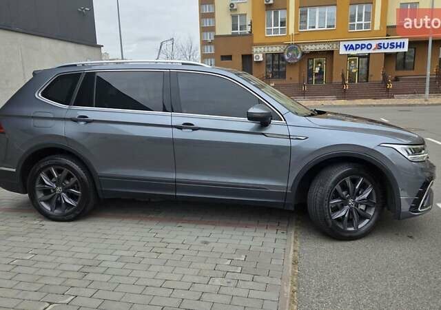 Серый Фольксваген Тигуан, объемом двигателя 1.98 л и пробегом 106 тыс. км за 23000 $, фото 3 на Automoto.ua