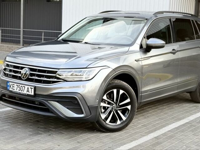 Серый Фольксваген Тигуан, объемом двигателя 2 л и пробегом 55 тыс. км за 21300 $, фото 3 на Automoto.ua