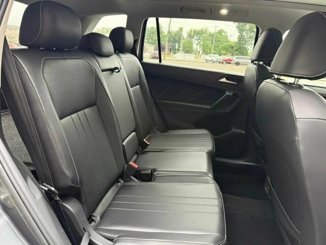 Сірий Фольксваген Тігуан, об'ємом двигуна 2 л та пробігом 19 тис. км за 9100 $, фото 13 на Automoto.ua