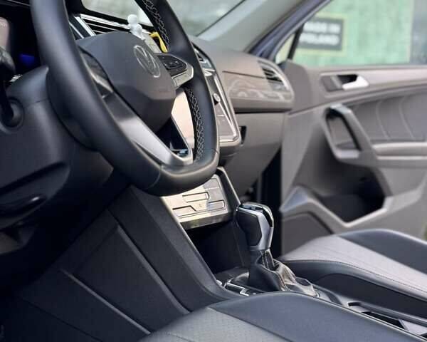 Сірий Фольксваген Тігуан, об'ємом двигуна 2 л та пробігом 88 тис. км за 21700 $, фото 1 на Automoto.ua