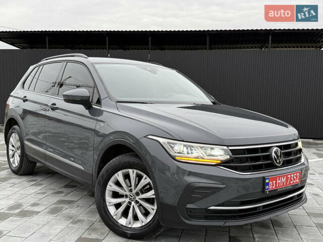 Серый Фольксваген Тигуан, объемом двигателя 1.97 л и пробегом 158 тыс. км за 28999 $, фото 2 на Automoto.ua