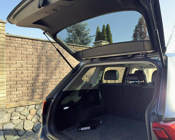 Сірий Фольксваген Тігуан, об'ємом двигуна 2 л та пробігом 97 тис. км за 24300 $, фото 2 на Automoto.ua