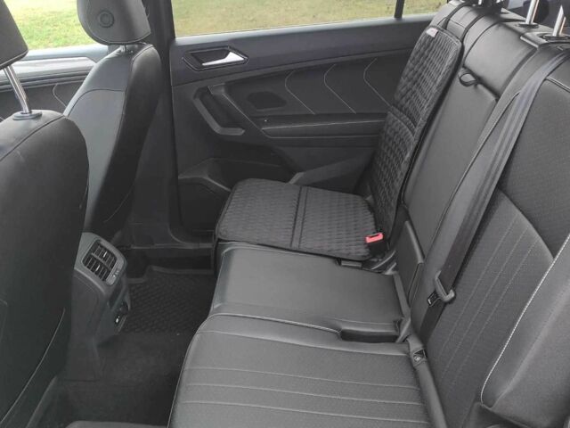 Сірий Фольксваген Тігуан, об'ємом двигуна 2 л та пробігом 30 тис. км за 25000 $, фото 12 на Automoto.ua