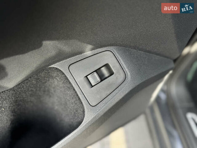 Серый Фольксваген Тигуан, объемом двигателя 1.97 л и пробегом 199 тыс. км за 32000 $, фото 27 на Automoto.ua