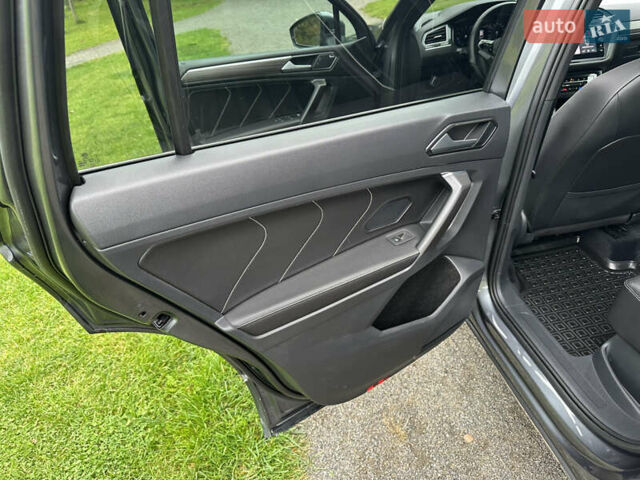 Сірий Фольксваген Тігуан, об'ємом двигуна 2 л та пробігом 21 тис. км за 29999 $, фото 53 на Automoto.ua