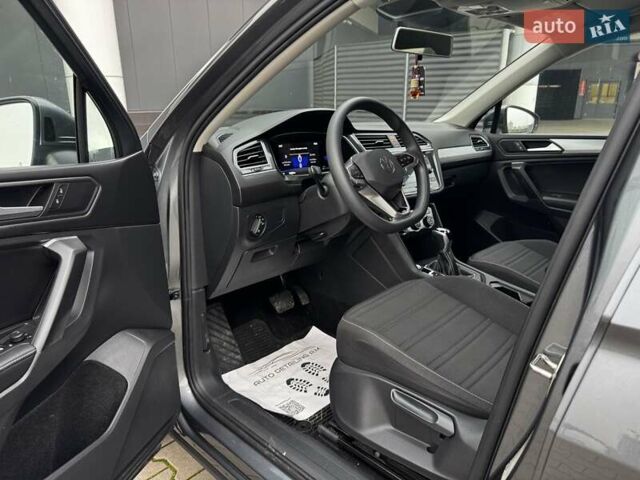 Серый Фольксваген Тигуан, объемом двигателя 2 л и пробегом 50 тыс. км за 22900 $, фото 10 на Automoto.ua