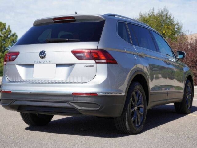 Сірий Фольксваген Тігуан, об'ємом двигуна 2 л та пробігом 26 тис. км за 18000 $, фото 4 на Automoto.ua