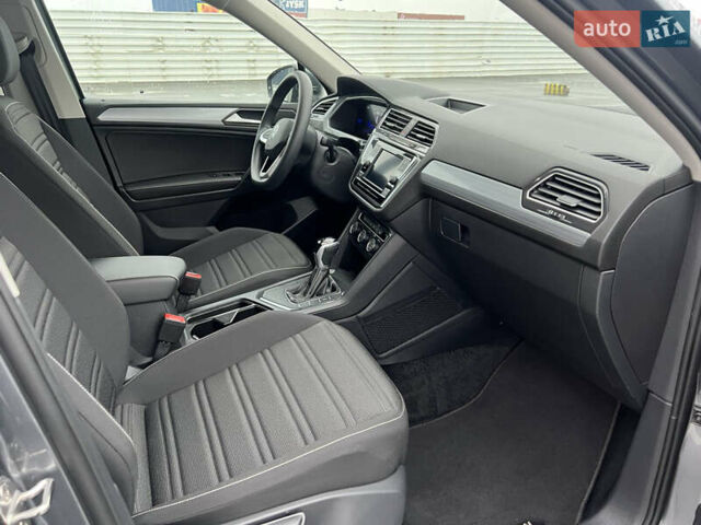 Серый Фольксваген Тигуан, объемом двигателя 2 л и пробегом 44 тыс. км за 25900 $, фото 12 на Automoto.ua