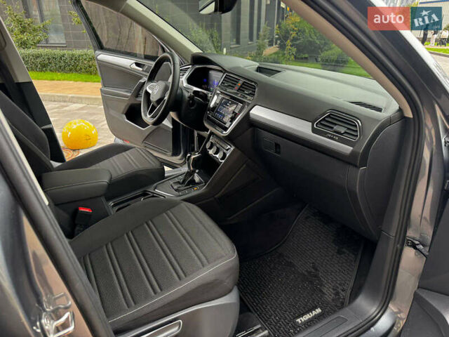 Серый Фольксваген Тигуан, объемом двигателя 1.98 л и пробегом 25 тыс. км за 24500 $, фото 23 на Automoto.ua