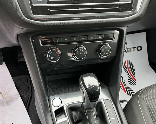 Сірий Фольксваген Тігуан, об'ємом двигуна 2 л та пробігом 14 тис. км за 22999 $, фото 18 на Automoto.ua