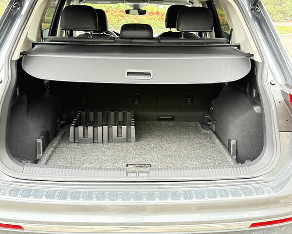 Сірий Фольксваген Тігуан, об'ємом двигуна 2 л та пробігом 36 тис. км за 27500 $, фото 16 на Automoto.ua