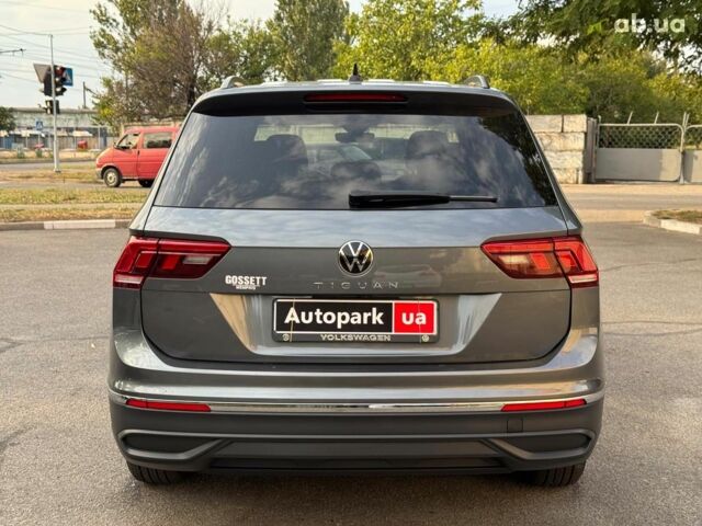 Серый Фольксваген Тигуан, объемом двигателя 2 л и пробегом 12 тыс. км за 24940 $, фото 3 на Automoto.ua