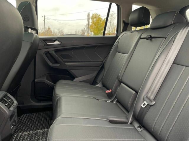 Сірий Фольксваген Тігуан, об'ємом двигуна 2 л та пробігом 27 тис. км за 25600 $, фото 21 на Automoto.ua