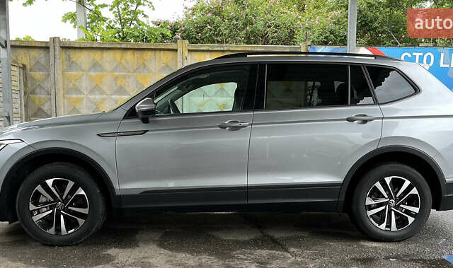 Серый Фольксваген Тигуан, объемом двигателя 2 л и пробегом 14 тыс. км за 23900 $, фото 5 на Automoto.ua