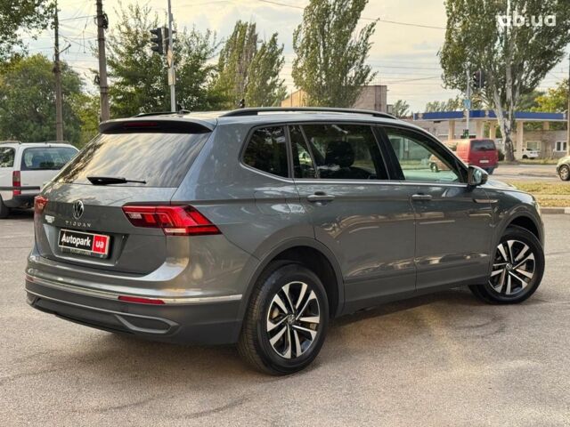 Серый Фольксваген Тигуан, объемом двигателя 2 л и пробегом 12 тыс. км за 24940 $, фото 4 на Automoto.ua