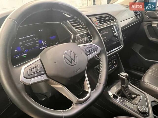 Сірий Фольксваген Тігуан, об'ємом двигуна 2 л та пробігом 18 тис. км за 26800 $, фото 44 на Automoto.ua