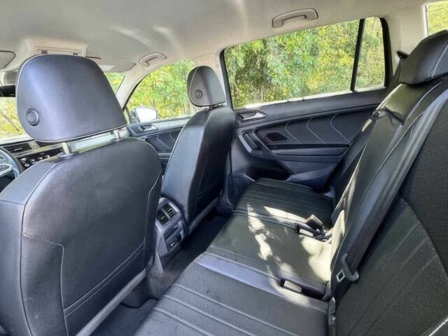 Серый Фольксваген Тигуан, объемом двигателя 2 л и пробегом 29 тыс. км за 10300 $, фото 17 на Automoto.ua