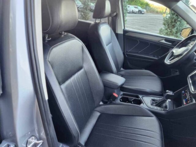 Серый Фольксваген Тигуан, объемом двигателя 2 л и пробегом 17 тыс. км за 11400 $, фото 8 на Automoto.ua