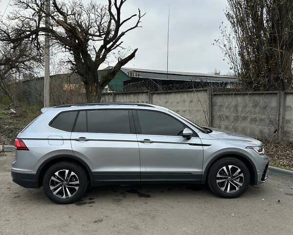 Серый Фольксваген Тигуан, объемом двигателя 0 л и пробегом 42 тыс. км за 24200 $, фото 5 на Automoto.ua