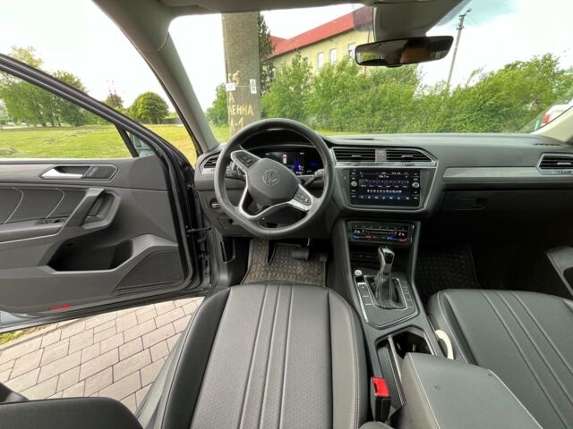 Сірий Фольксваген Тігуан, об'ємом двигуна 2 л та пробігом 7 тис. км за 27300 $, фото 35 на Automoto.ua